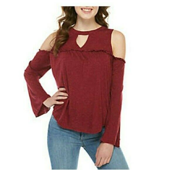 True Craft Womens Juniors Top Size XS Ruffle Cold Shoulder Knit Red Crimson NEW - Picture 1 of 8